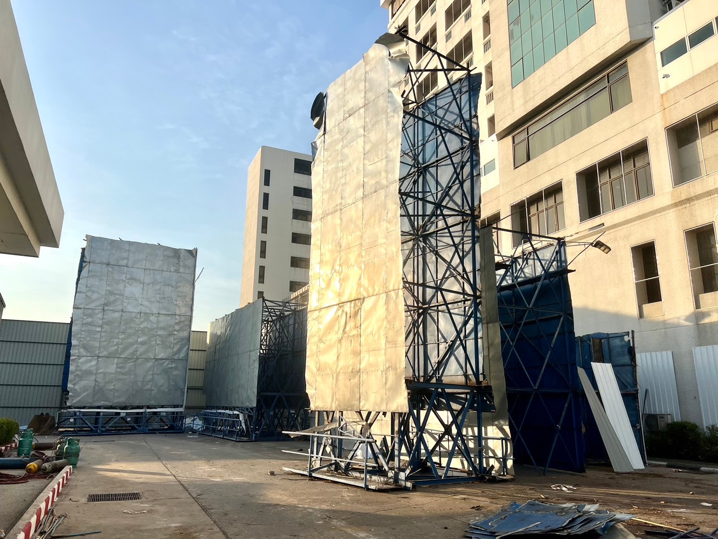 โครงการรื้อถอนป้าย-โรงพยาบาลกรุงเทพสนามจันทร์