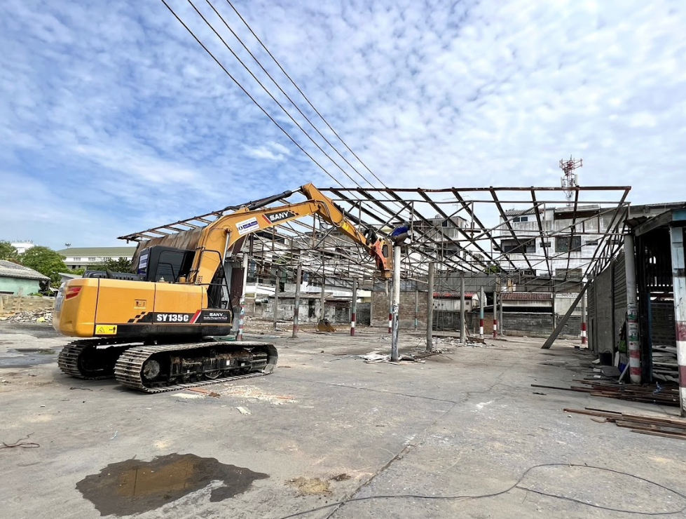 โครงการรื้อถอนโกดังโครงสร้างเหล็ก และบ้านไม้ 2 ชั้น-วังทองหลางค้าวัสดุ ลาดพร้าว 112