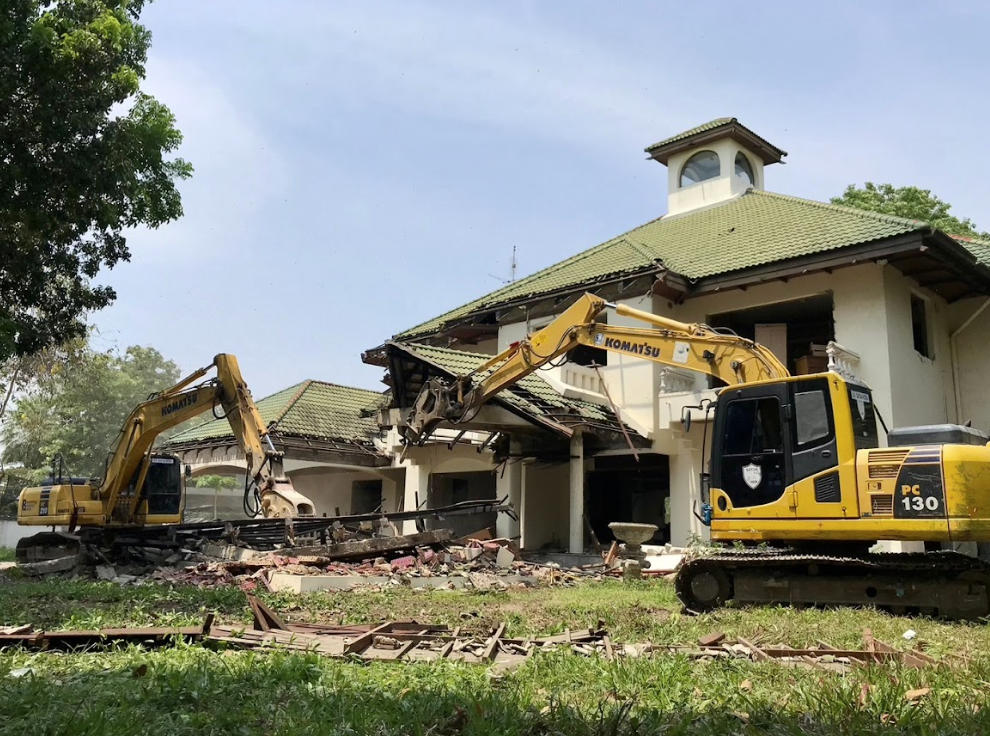 โครงการรื้อถอนบ้านพักอาศัย 2 ชั้น 2 หลัง-หมู่บ้านเลคไซด์ วิลล่า2